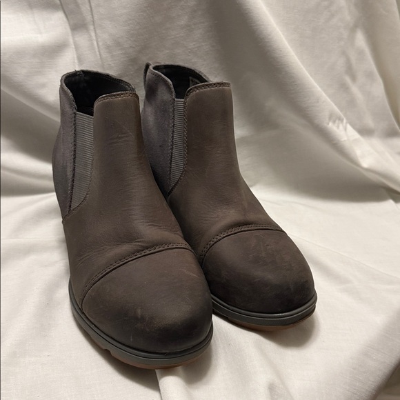 Sorel Gray Winter Boots - Picture 2 of 12
